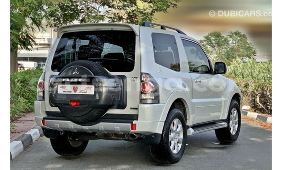 Acheter Import Voiture Mitsubishi Pajero Blanc à Import - Dubai, Hhohho Acheter Import Voiture Mitsubishi Pajero Blanc à Import - Dubai, Hhohho