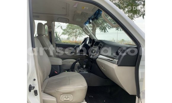 Acheter Import Voiture Mitsubishi Pajero Blanc à Import - Dubai, Hhohho Acheter Import Voiture Mitsubishi Pajero Blanc à Import - Dubai, Hhohho