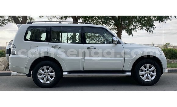 Acheter Import Voiture Mitsubishi Pajero Blanc à Import - Dubai, Hhohho Acheter Import Voiture Mitsubishi Pajero Blanc à Import - Dubai, Hhohho