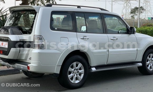 Acheter Import Voiture Mitsubishi Pajero Blanc à Import - Dubai, Hhohho Acheter Import Voiture Mitsubishi Pajero Blanc à Import - Dubai, Hhohho