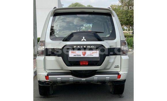 Acheter Import Voiture Mitsubishi Pajero Blanc à Import - Dubai, Hhohho Acheter Import Voiture Mitsubishi Pajero Blanc à Import - Dubai, Hhohho