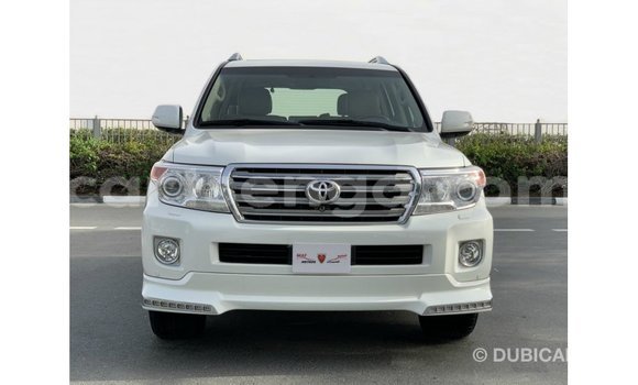 Acheter Import Voiture Toyota Land Cruiser Blanc à Import - Dubai, Hhohho Acheter Import Voiture Toyota Land Cruiser Blanc à Import - Dubai, Hhohho