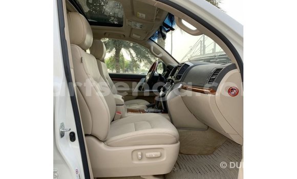 Acheter Import Voiture Toyota Land Cruiser Blanc à Import - Dubai, Hhohho Acheter Import Voiture Toyota Land Cruiser Blanc à Import - Dubai, Hhohho