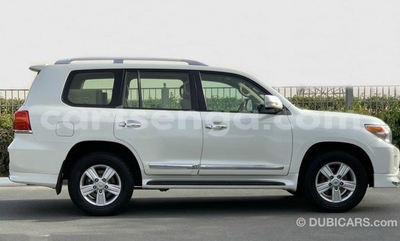 Acheter Import Voiture Toyota Land Cruiser Blanc à Import - Dubai, Hhohho Acheter Import Voiture Toyota Land Cruiser Blanc à Import - Dubai, Hhohho