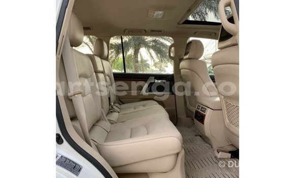 Acheter Import Voiture Toyota Land Cruiser Blanc à Import - Dubai, Hhohho Acheter Import Voiture Toyota Land Cruiser Blanc à Import - Dubai, Hhohho