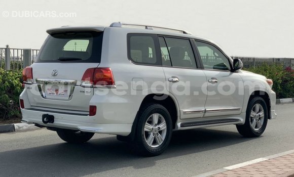 Acheter Import Voiture Toyota Land Cruiser Blanc à Import - Dubai, Hhohho Acheter Import Voiture Toyota Land Cruiser Blanc à Import - Dubai, Hhohho