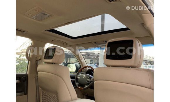 Acheter Import Voiture Toyota Land Cruiser Blanc à Import - Dubai, Hhohho Acheter Import Voiture Toyota Land Cruiser Blanc à Import - Dubai, Hhohho