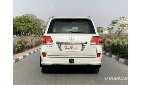 Acheter Import Voiture Toyota Land Cruiser Blanc à Import - Dubai, Hhohho Acheter Import Voiture Toyota Land Cruiser Blanc à Import - Dubai, Hhohho