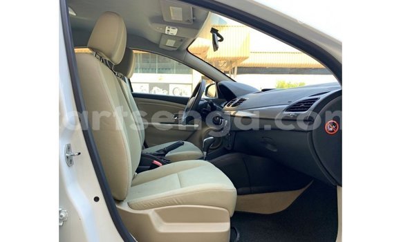 Acheter Import Voiture Renault Fluence Blanc à Import - Dubai, Hhohho Acheter Import Voiture Renault Fluence Blanc à Import - Dubai, Hhohho