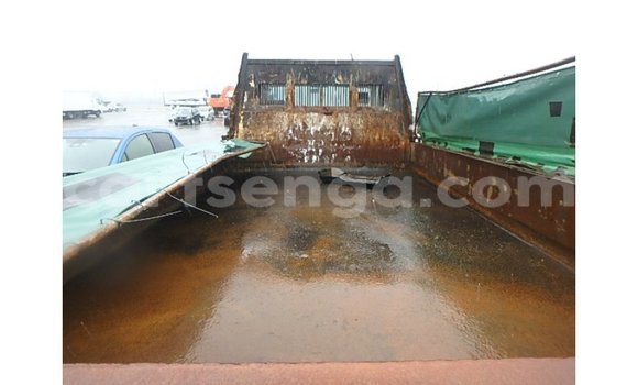 Acheter Import Utilitaire Nissan Evalia Marron à Import - Dubai, Hhohho Acheter Import Utilitaire Nissan Evalia Marron à Import - Dubai, Hhohho