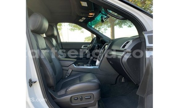 Acheter Import Voiture Ford Explorer Blanc à Import - Dubai, Hhohho Acheter Import Voiture Ford Explorer Blanc à Import - Dubai, Hhohho