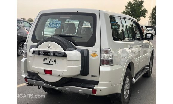 Nunua Imported Mitsubishi Pajero White Gari ndani ya Import - Dubai nchini Hhohho Nunua Imported Mitsubishi Pajero White Gari ndani ya Import - Dubai nchini Hhohho