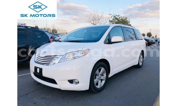 Acheter Import Voiture Toyota Sienna Blanc à Import - Dubai, Hhohho
