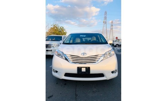 Nunua Imported Toyota Sienna White Gari ndani ya Import - Dubai nchini Hhohho Nunua Imported Toyota Sienna White Gari ndani ya Import - Dubai nchini Hhohho