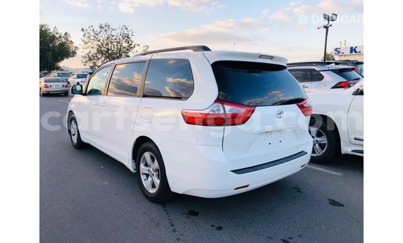 Nunua Imported Toyota Sienna White Gari ndani ya Import - Dubai nchini Hhohho Nunua Imported Toyota Sienna White Gari ndani ya Import - Dubai nchini Hhohho