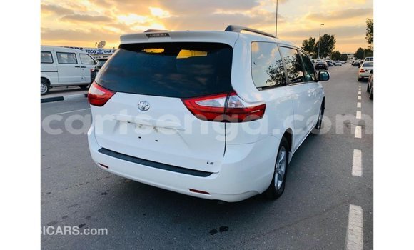 Nunua Imported Toyota Sienna White Gari ndani ya Import - Dubai nchini Hhohho Nunua Imported Toyota Sienna White Gari ndani ya Import - Dubai nchini Hhohho