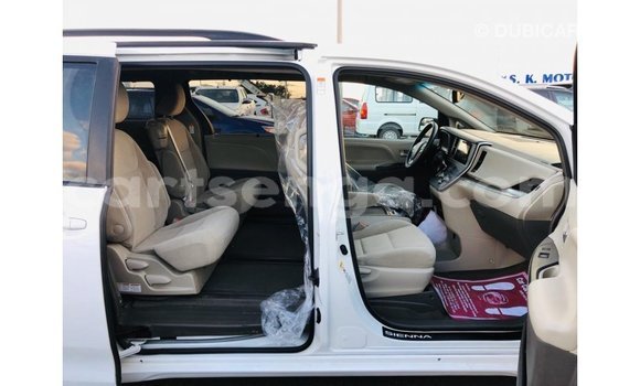 Nunua Imported Toyota Sienna White Gari ndani ya Import - Dubai nchini Hhohho Nunua Imported Toyota Sienna White Gari ndani ya Import - Dubai nchini Hhohho