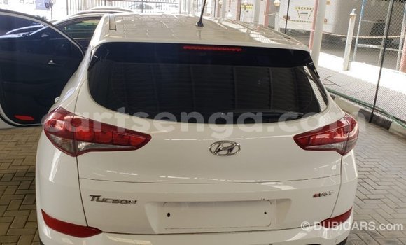 Acheter Import Voiture Hyundai Tucson Blanc à Import - Dubai, Hhohho Acheter Import Voiture Hyundai Tucson Blanc à Import - Dubai, Hhohho