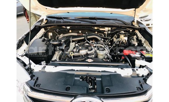 Acheter Import Voiture Toyota Hilux Blanc à Import - Dubai, Hhohho Acheter Import Voiture Toyota Hilux Blanc à Import - Dubai, Hhohho