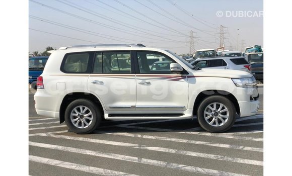 Nunua Imported Toyota Land Cruiser White Gari ndani ya Import - Dubai nchini Hhohho Nunua Imported Toyota Land Cruiser White Gari ndani ya Import - Dubai nchini Hhohho