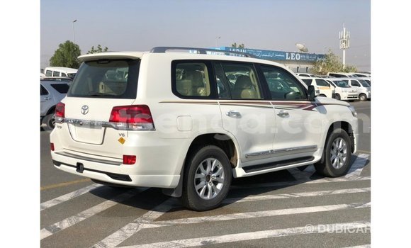 Nunua Imported Toyota Land Cruiser White Gari ndani ya Import - Dubai nchini Hhohho Nunua Imported Toyota Land Cruiser White Gari ndani ya Import - Dubai nchini Hhohho