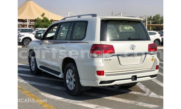 Nunua Imported Toyota Land Cruiser White Gari ndani ya Import - Dubai nchini Hhohho Nunua Imported Toyota Land Cruiser White Gari ndani ya Import - Dubai nchini Hhohho