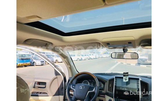 Nunua Imported Toyota Land Cruiser White Gari ndani ya Import - Dubai nchini Hhohho Nunua Imported Toyota Land Cruiser White Gari ndani ya Import - Dubai nchini Hhohho