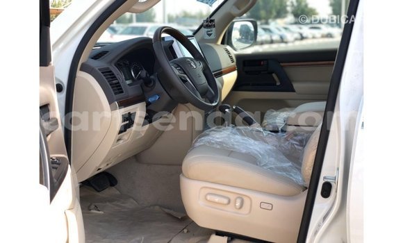 Nunua Imported Toyota Land Cruiser White Gari ndani ya Import - Dubai nchini Hhohho Nunua Imported Toyota Land Cruiser White Gari ndani ya Import - Dubai nchini Hhohho