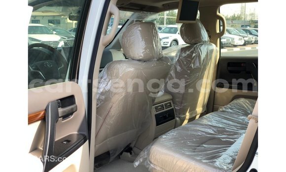 Nunua Imported Toyota Land Cruiser White Gari ndani ya Import - Dubai nchini Hhohho Nunua Imported Toyota Land Cruiser White Gari ndani ya Import - Dubai nchini Hhohho