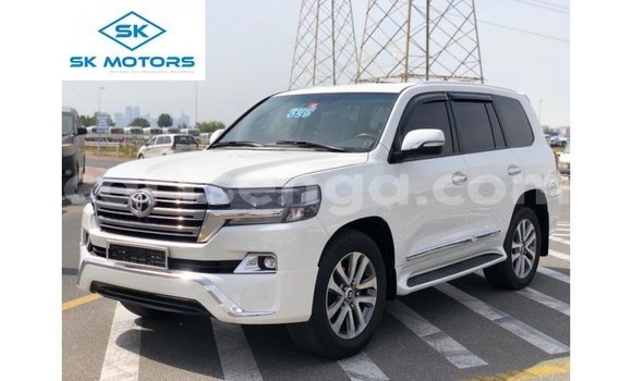 Nunua Imported Toyota Land Cruiser White Gari ndani ya Import - Dubai nchini Hhohho