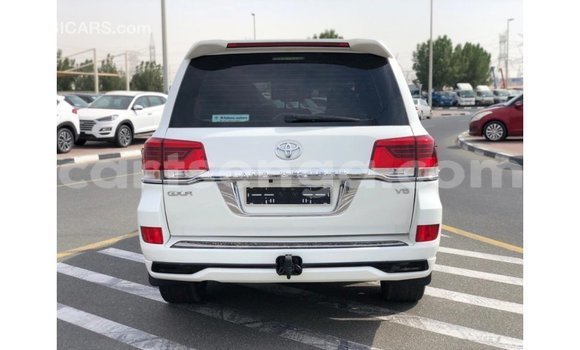 Nunua Imported Toyota Land Cruiser White Gari ndani ya Import - Dubai nchini Hhohho Nunua Imported Toyota Land Cruiser White Gari ndani ya Import - Dubai nchini Hhohho