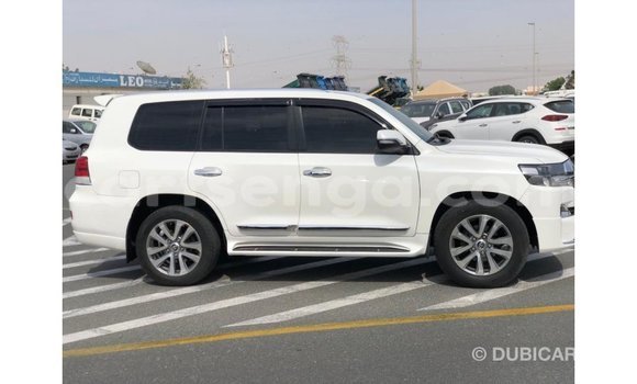 Nunua Imported Toyota Land Cruiser White Gari ndani ya Import - Dubai nchini Hhohho Nunua Imported Toyota Land Cruiser White Gari ndani ya Import - Dubai nchini Hhohho