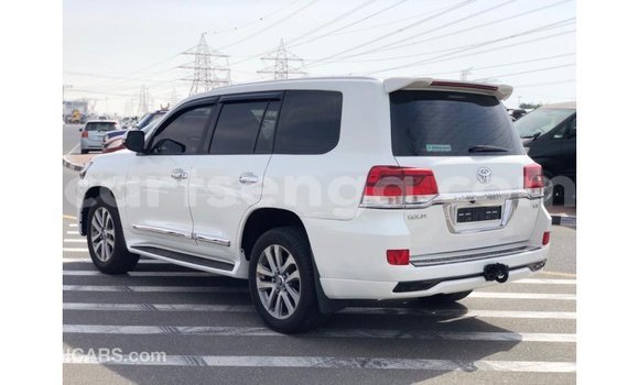 Nunua Imported Toyota Land Cruiser White Gari ndani ya Import - Dubai nchini Hhohho Nunua Imported Toyota Land Cruiser White Gari ndani ya Import - Dubai nchini Hhohho