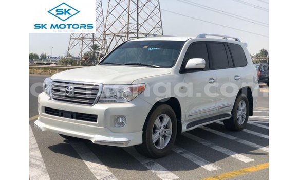 Nunua Imported Toyota Land Cruiser White Gari ndani ya Import - Dubai nchini Hhohho
