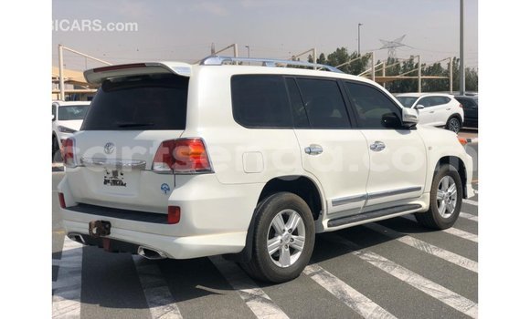Acheter Import Voiture Toyota Land Cruiser Blanc à Import - Dubai, Hhohho Acheter Import Voiture Toyota Land Cruiser Blanc à Import - Dubai, Hhohho