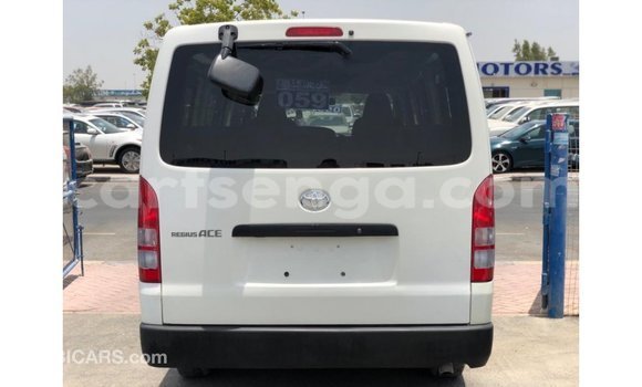 Nunua Imported Toyota Hiace White Gari ndani ya Import - Dubai nchini Hhohho Nunua Imported Toyota Hiace White Gari ndani ya Import - Dubai nchini Hhohho