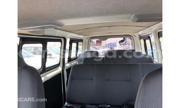 Nunua Imported Toyota Hiace White Gari ndani ya Import - Dubai nchini Hhohho Nunua Imported Toyota Hiace White Gari ndani ya Import - Dubai nchini Hhohho