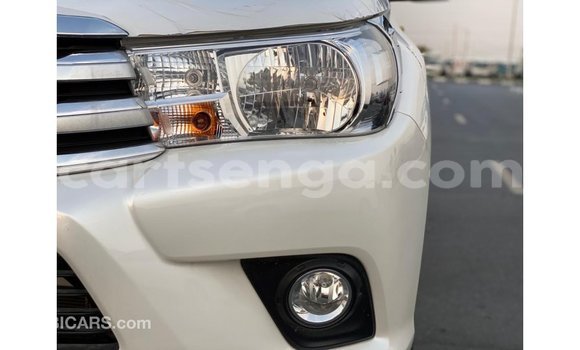 Nunua Imported Toyota Hilux White Gari ndani ya Import - Dubai nchini Hhohho Nunua Imported Toyota Hilux White Gari ndani ya Import - Dubai nchini Hhohho