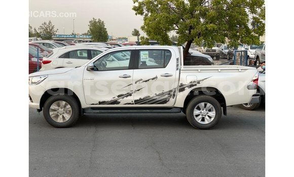 Nunua Imported Toyota Hilux White Gari ndani ya Import - Dubai nchini Hhohho Nunua Imported Toyota Hilux White Gari ndani ya Import - Dubai nchini Hhohho