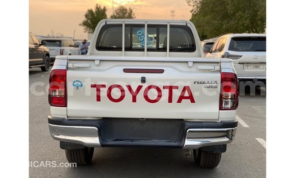 Nunua Imported Toyota Hilux White Gari ndani ya Import - Dubai nchini Hhohho Nunua Imported Toyota Hilux White Gari ndani ya Import - Dubai nchini Hhohho