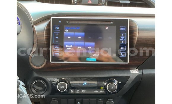 Nunua Imported Toyota Hilux White Gari ndani ya Import - Dubai nchini Hhohho Nunua Imported Toyota Hilux White Gari ndani ya Import - Dubai nchini Hhohho