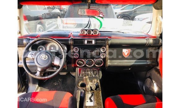 Nunua Imported Toyota FJ Cruiser Black Gari ndani ya Import - Dubai nchini Hhohho Nunua Imported Toyota FJ Cruiser Black Gari ndani ya Import - Dubai nchini Hhohho