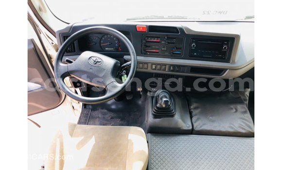 Nunua Imported Toyota Coaster White Gari ndani ya Import - Dubai nchini Hhohho Nunua Imported Toyota Coaster White Gari ndani ya Import - Dubai nchini Hhohho