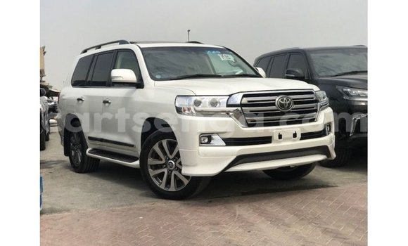 Acheter Import Voiture Toyota Land Cruiser Blanc à Import - Dubai, Hhohho Acheter Import Voiture Toyota Land Cruiser Blanc à Import - Dubai, Hhohho