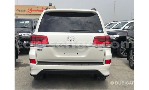 Acheter Import Voiture Toyota Land Cruiser Blanc à Import - Dubai, Hhohho Acheter Import Voiture Toyota Land Cruiser Blanc à Import - Dubai, Hhohho