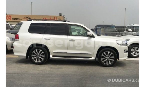 Acheter Import Voiture Toyota Land Cruiser Blanc à Import - Dubai, Hhohho Acheter Import Voiture Toyota Land Cruiser Blanc à Import - Dubai, Hhohho