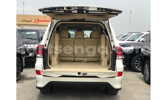 Acheter Import Voiture Toyota Land Cruiser Blanc à Import - Dubai, Hhohho Acheter Import Voiture Toyota Land Cruiser Blanc à Import - Dubai, Hhohho