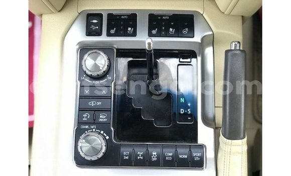 Acheter Import Voiture Toyota Land Cruiser Blanc à Import - Dubai, Hhohho Acheter Import Voiture Toyota Land Cruiser Blanc à Import - Dubai, Hhohho