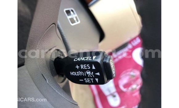 Acheter Import Voiture Toyota Land Cruiser Blanc à Import - Dubai, Hhohho Acheter Import Voiture Toyota Land Cruiser Blanc à Import - Dubai, Hhohho