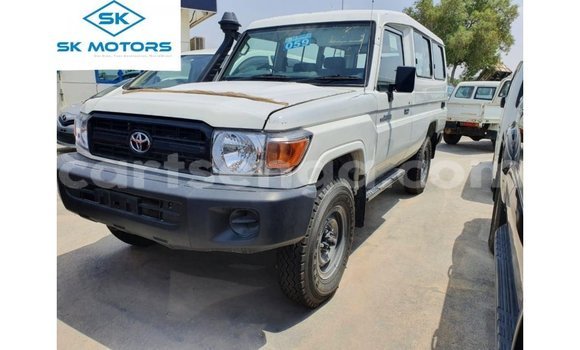 Acheter Import Voiture Toyota Land Cruiser Blanc à Import - Dubai, Hhohho Acheter Import Voiture Toyota Land Cruiser Blanc à Import - Dubai, Hhohho